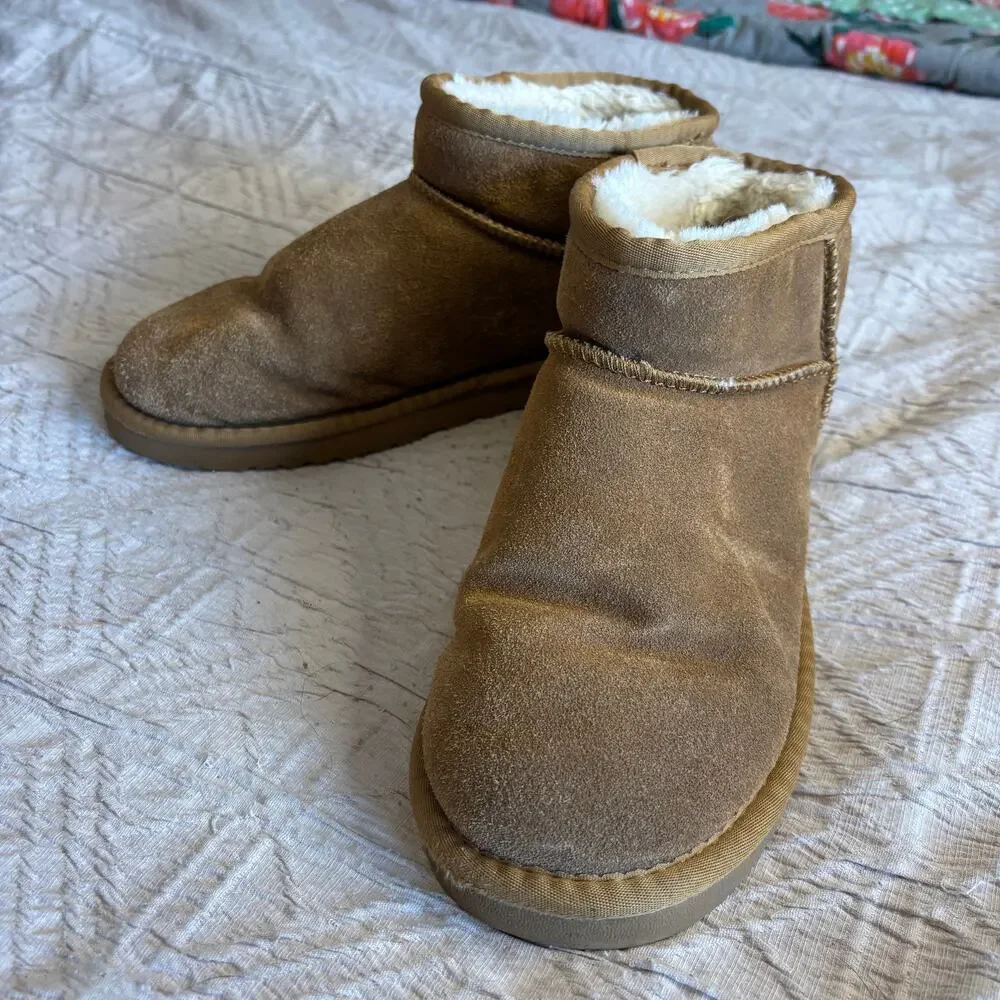 UGG Classic Mini Chestnut Shearling Boots US9/EU40 Genuine Sheepskin Well Loved